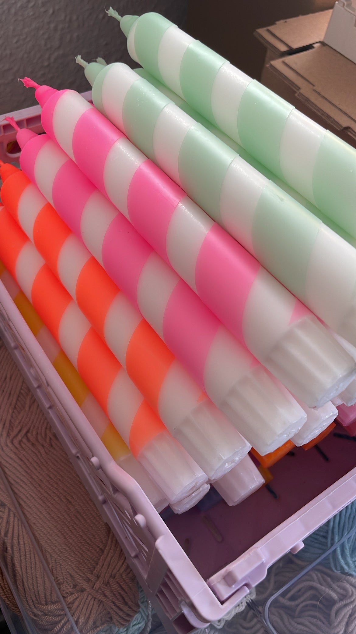 Dip Dye Kerzen | Swirl neonpink-weiß | 4er Set