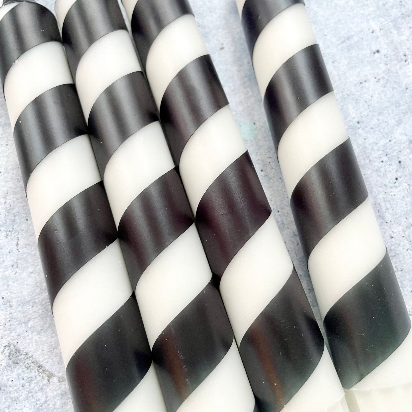 Dip Dye Kerzen schwarz-weiß | gestreifte Kerze Swirl | 4er Set