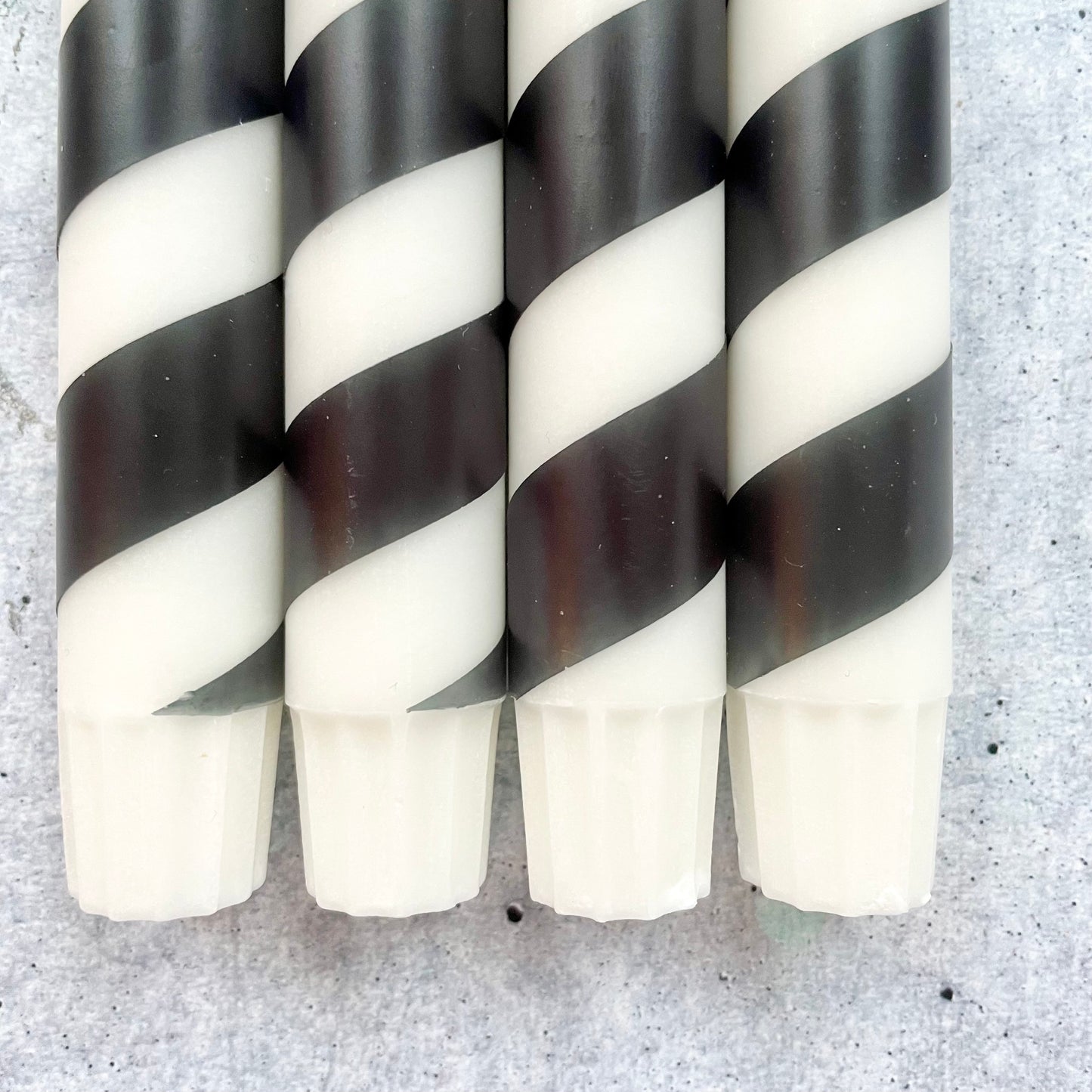 Dip Dye Kerzen schwarz-weiß | gestreifte Kerze Swirl | 4er Set