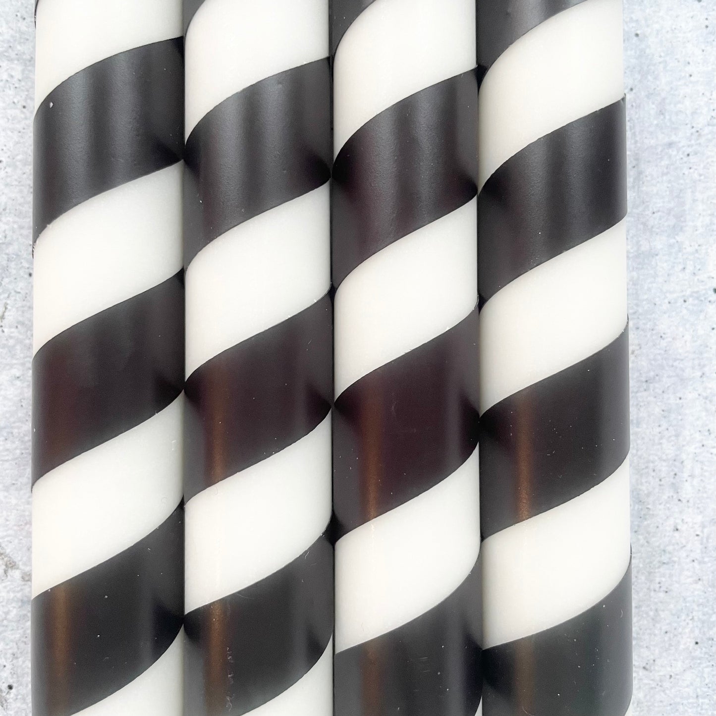 Dip Dye Kerzen schwarz-weiß | gestreifte Kerze Swirl | 4er Set