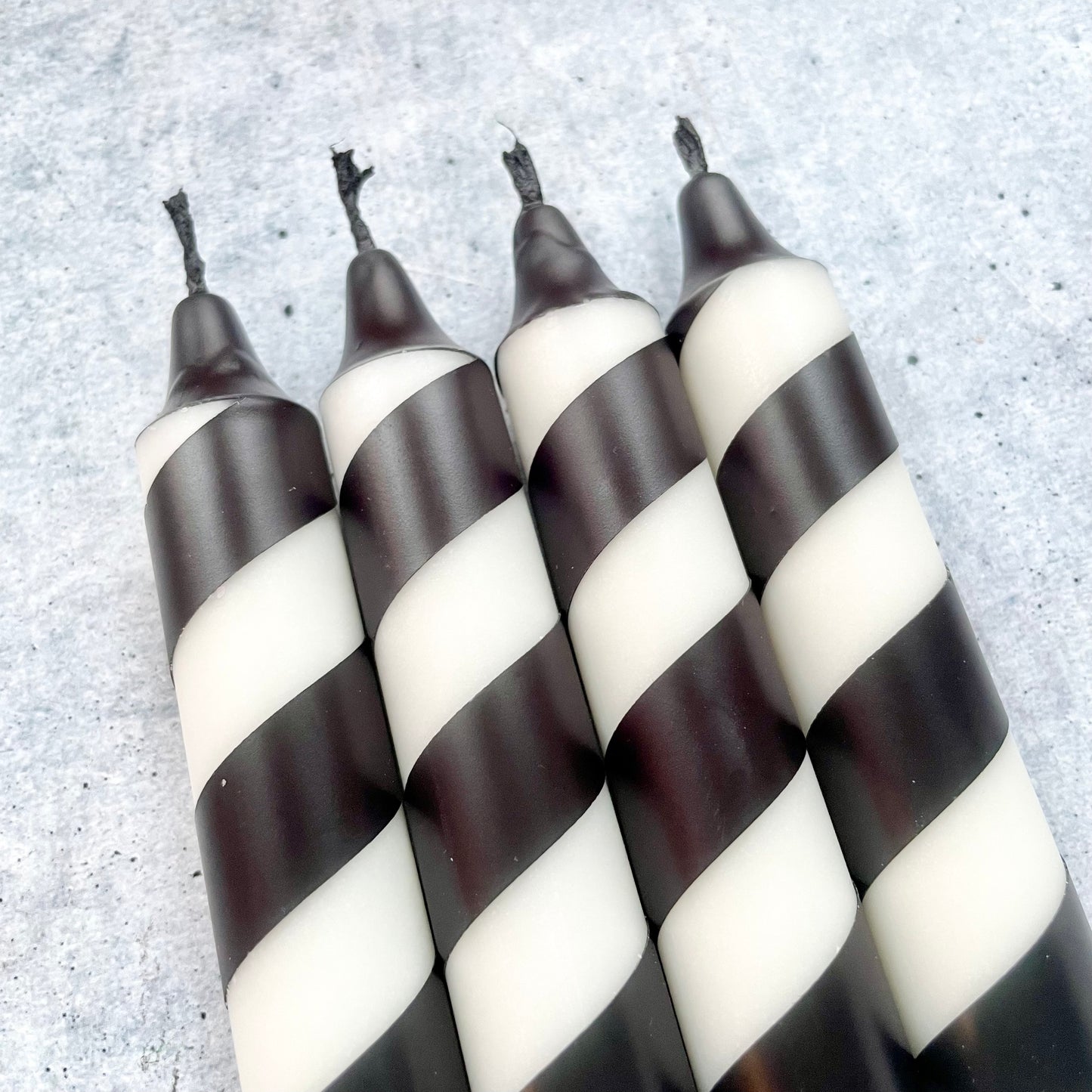Dip Dye Kerzen schwarz-weiß | gestreifte Kerze Swirl | 4er Set