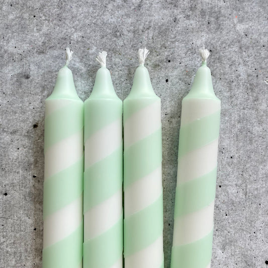Set aus 4 mint-weißen Swirl Kerzen – Dekoration und Geschenkidee