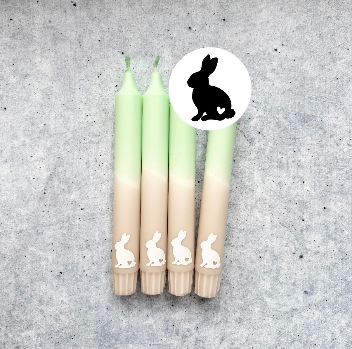 Osterkerze mit süßem Osterhasen als Geschenkidee zu Ostern