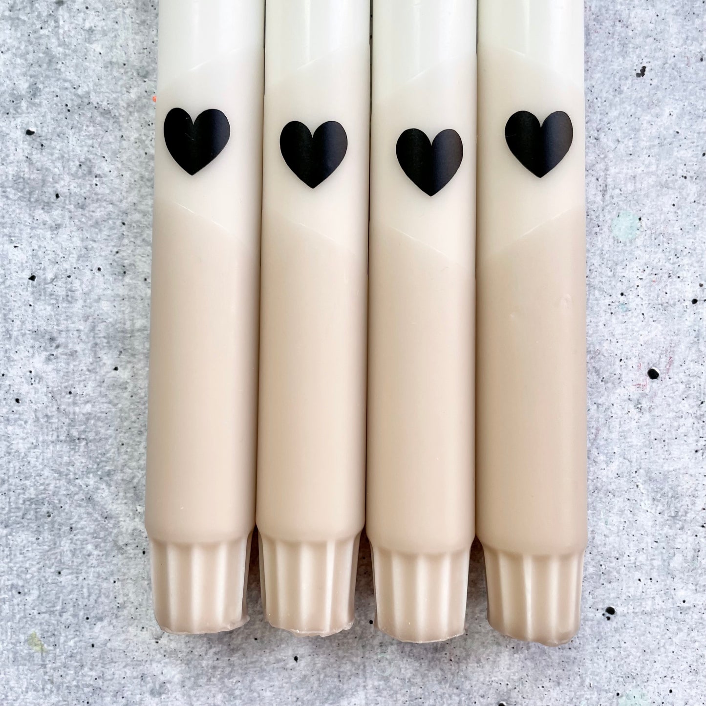Stabkerzen mit Herz-Logo als süße Geschenkidee