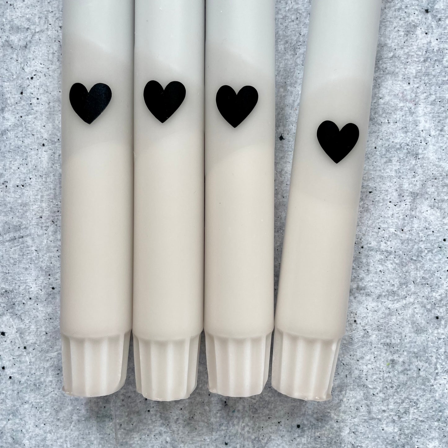 Eulenschnitt x Wolkenreich | Dip Dye Kerzen | Herz beige-grau | 4er Set