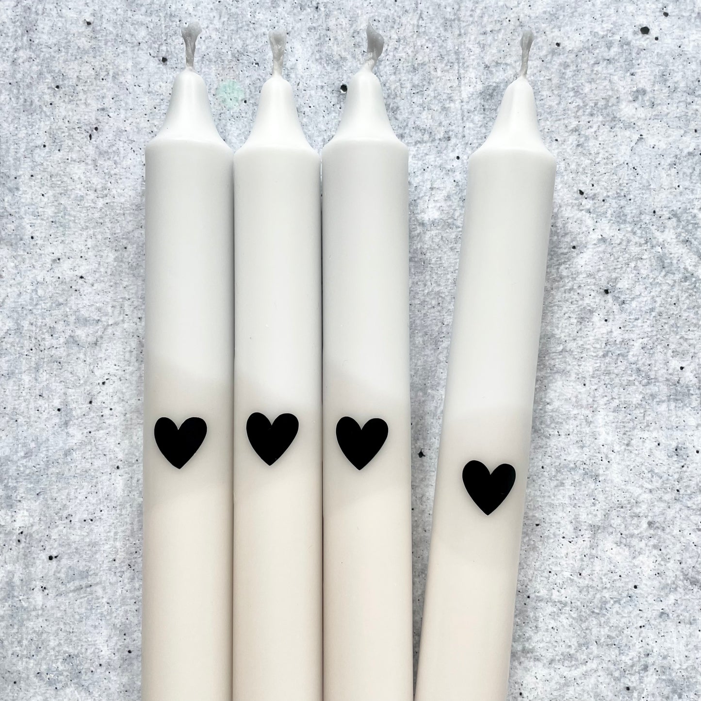Eulenschnitt x Wolkenreich | Dip Dye Kerzen | Herz beige-grau | 4er Set