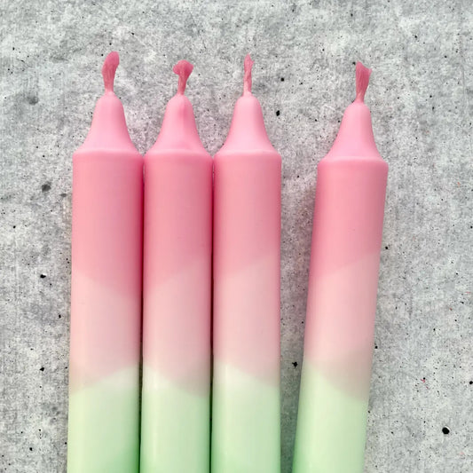 Dekorative Osterkerze mit Hasenfigur für Ostern