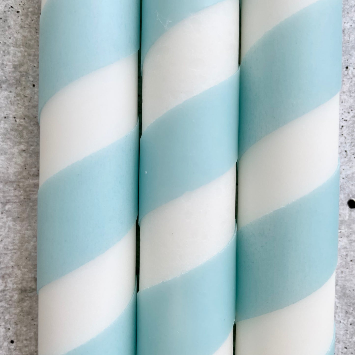 Dip Dye Kerzen | Swirl hellblau | 4er Set