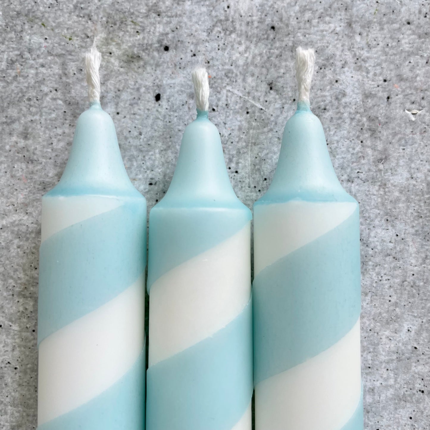 Dip Dye Kerzen | Swirl hellblau | 4er Set