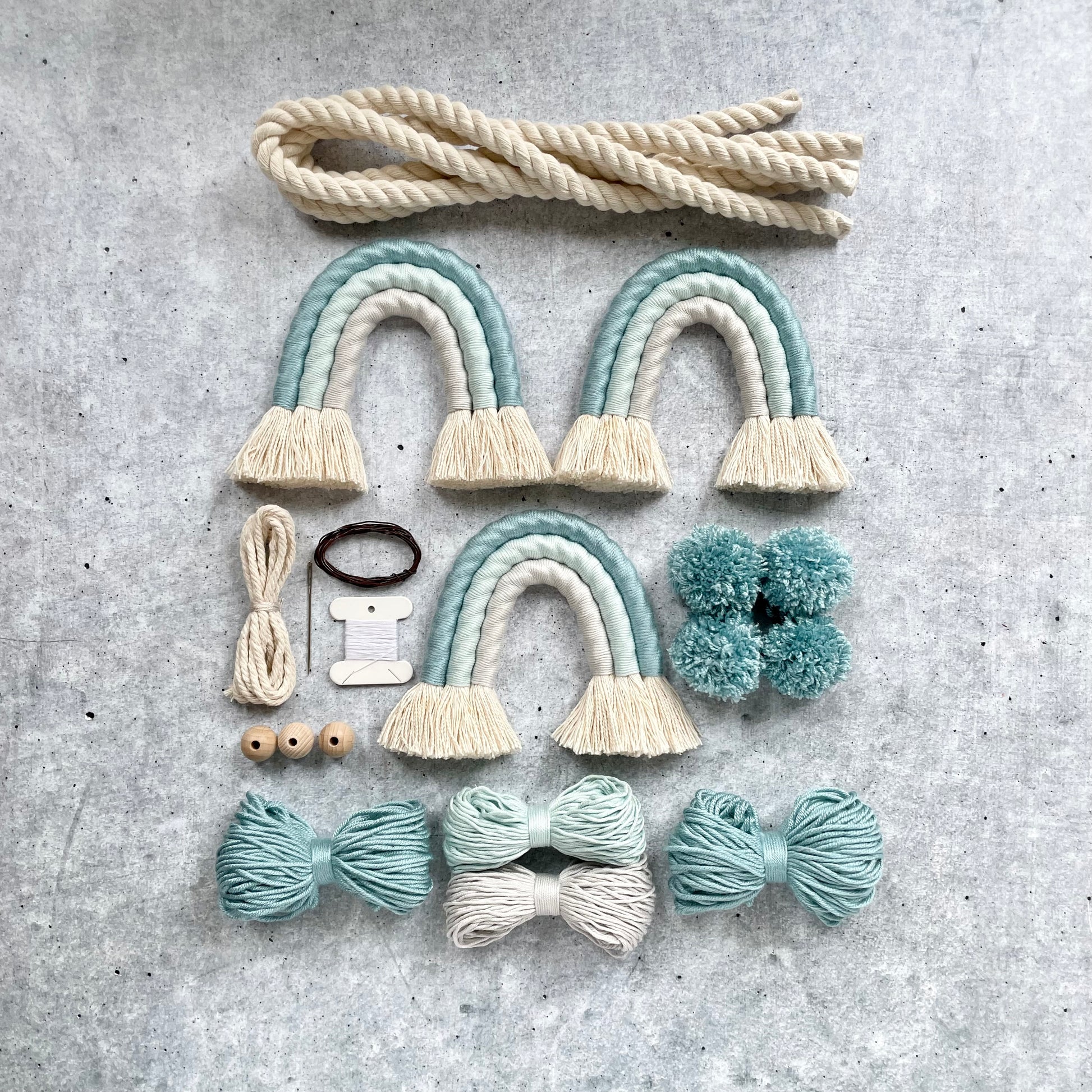 DIY Makramee Regenbogen-Girlande im Kinderzimmer, Bastelset für Babyparty