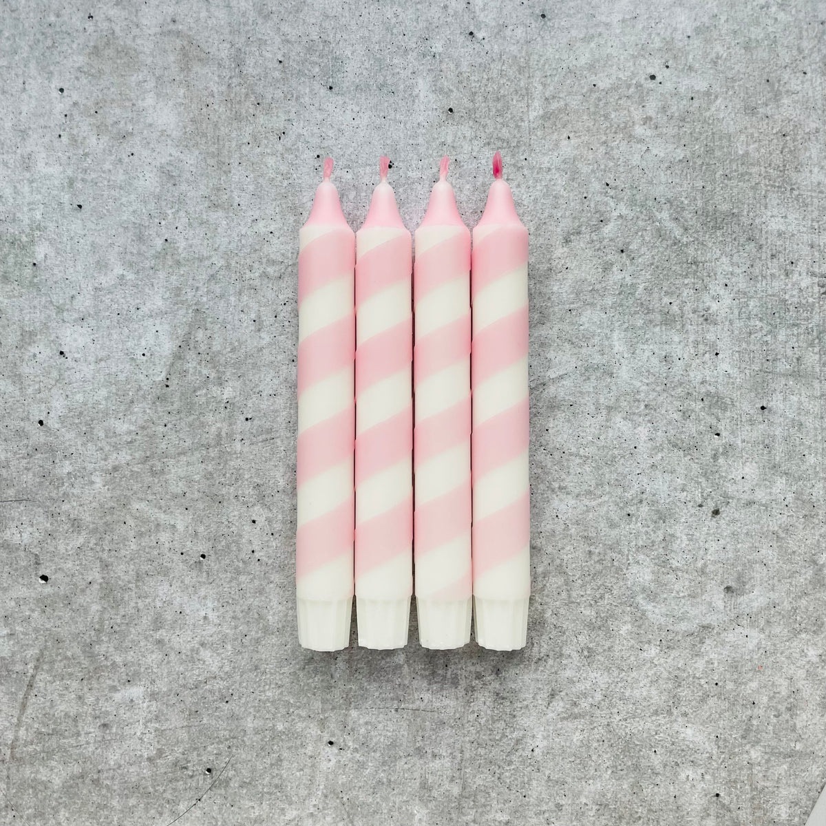 Swirl Kerzen Rosa-Weiß – Handgetaucht & Kindergeburtstags-Highlight