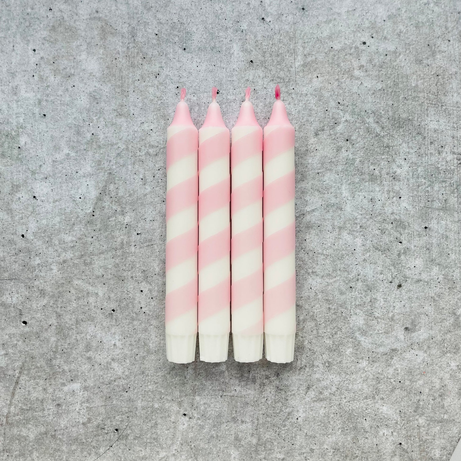 Handgefertigte Swirl Kerzen in Rosa-Weiß – Kindergeburtstags-Highlight