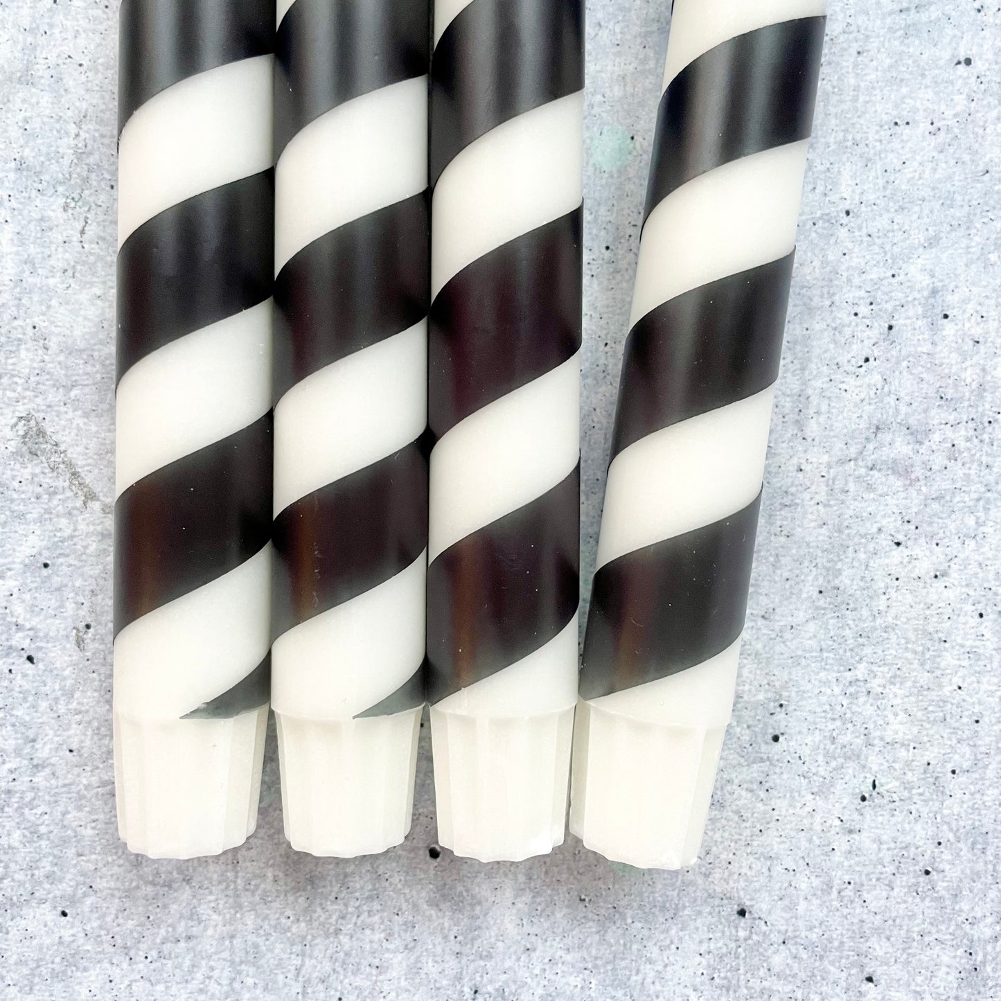 Dip Dye Kerzen schwarz-weiß | gestreifte Kerze Swirl | 4er Set