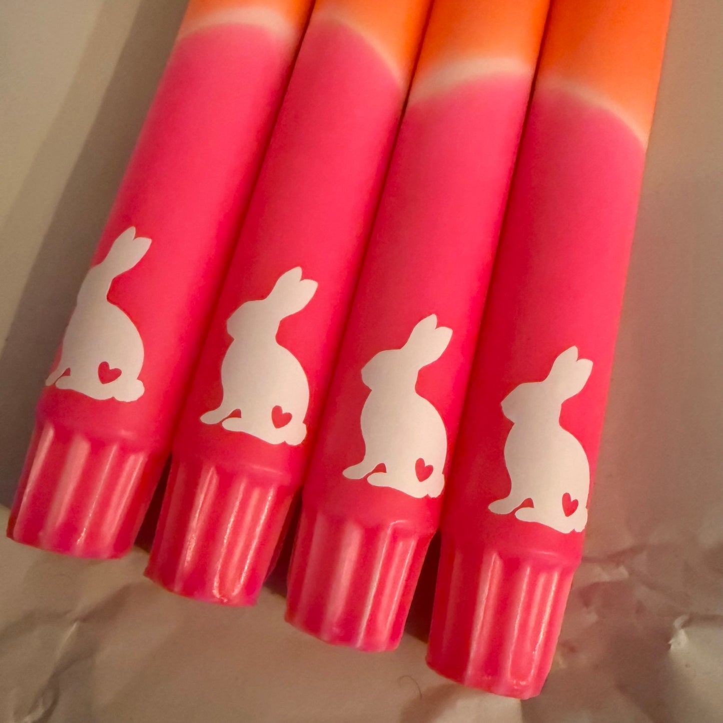 Osterkerze mit süßem Osterhasen als Geschenkidee zu Ostern