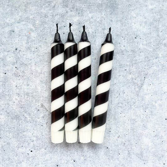 Swirl Kerzen schwarz-weiß in gedrehter Optik – moderne Designkerzen für Männer von Wolkenreich