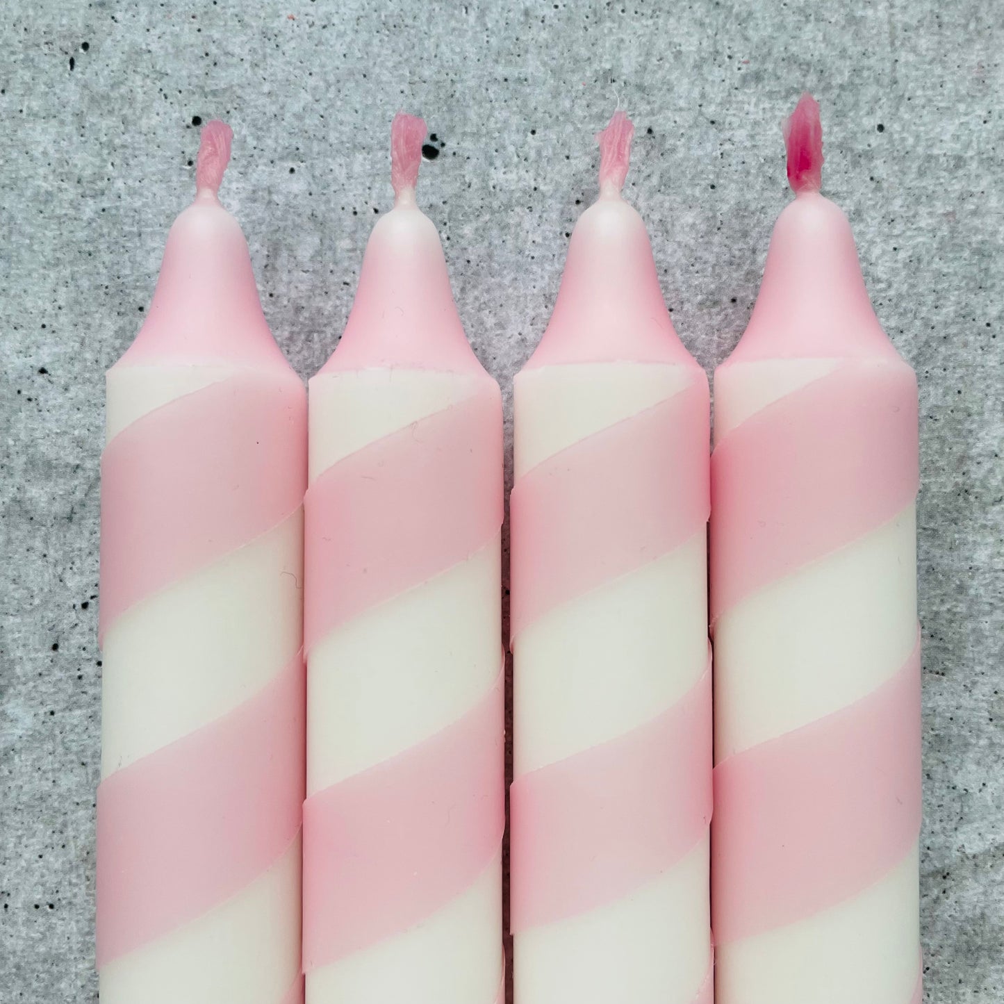 Dip Dye Kerzen rosa-weiß – Perfekt für Kindergeburtstage und gemütliche Momente