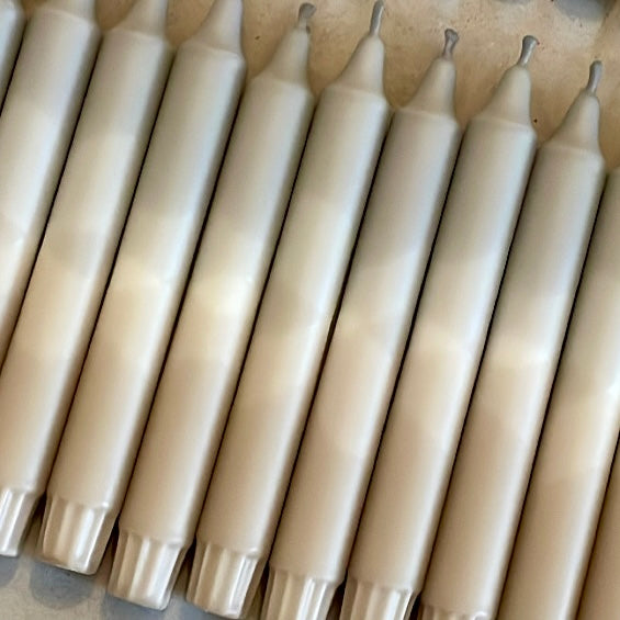 Dip Dye Kerzen in Beige und Grau im 4er Set – handgemachte Stabkerzen - Übersicht