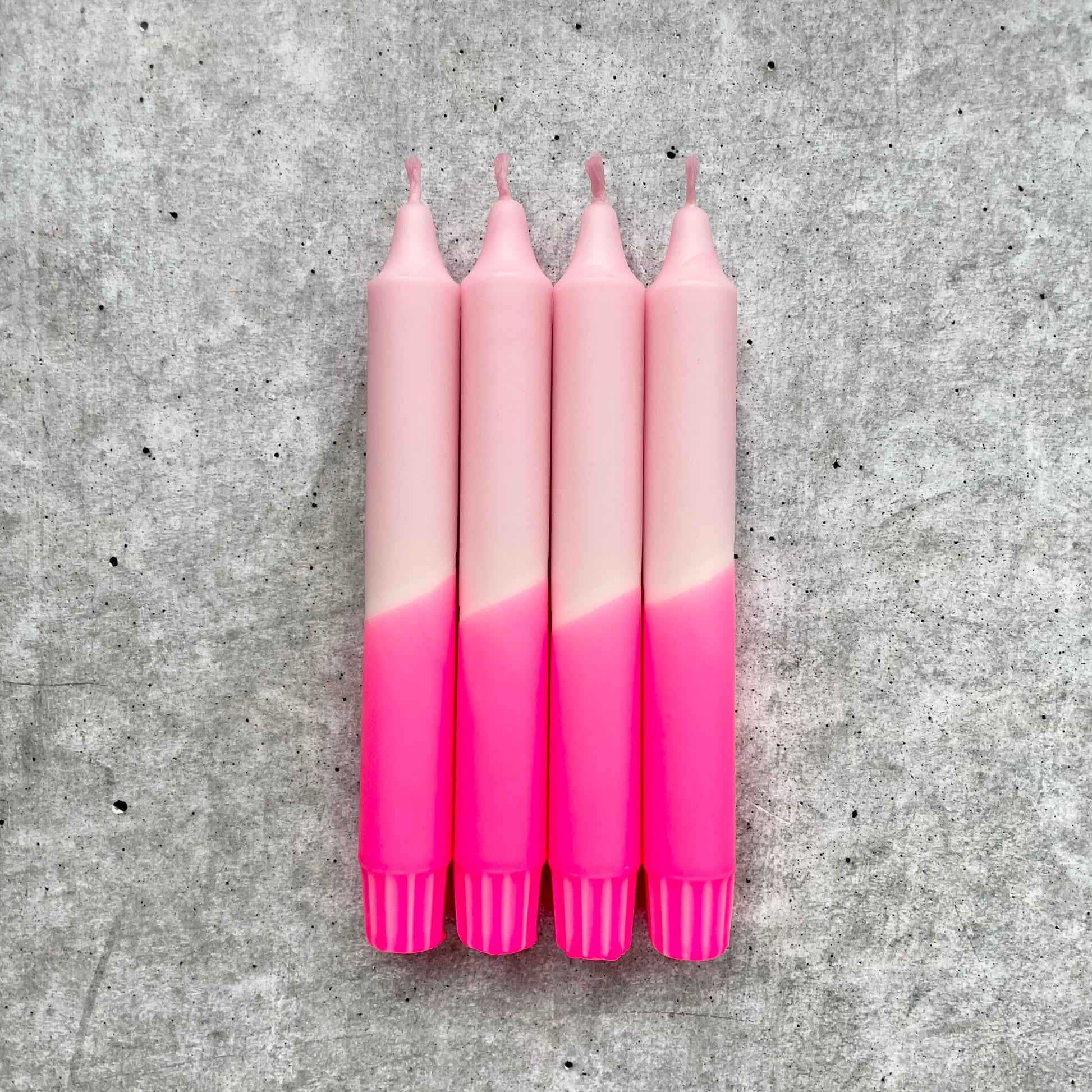 Dip Dye Kerzen Neonpink und Rosa – 4 handgemachte bunte Stabkerzen