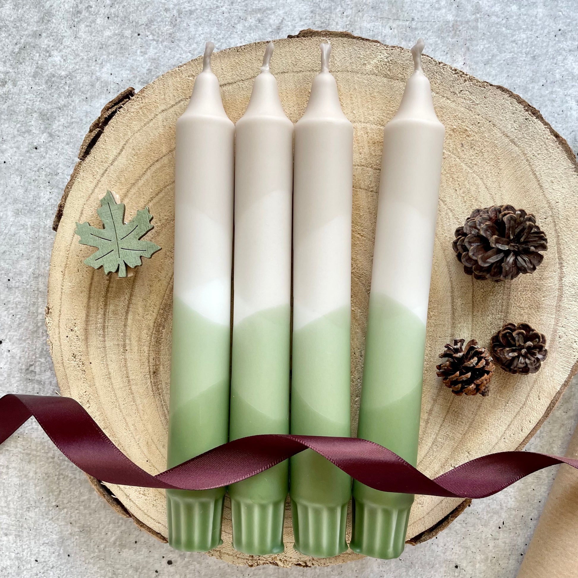 Dip Dye Kerzen in Olive und Beige im 4er Set – handgemachte Stabkerzen