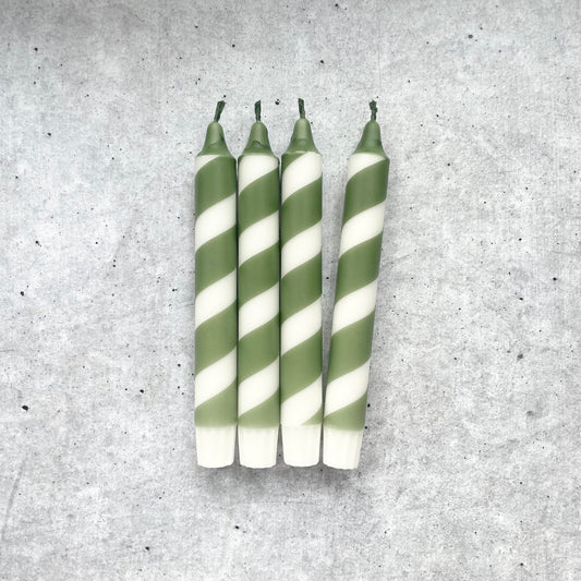 Handgetauchte Swirl Kerzen in Olivegrün für Adventskranz