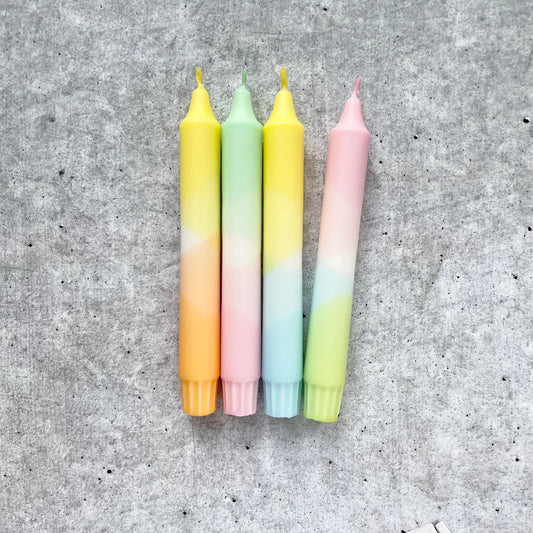 Dip Dye Kerzen Pastellmix 1 4er-Set – handgefertigte bunte Stabkerzen für frühlingshafte Wohnraumdeko