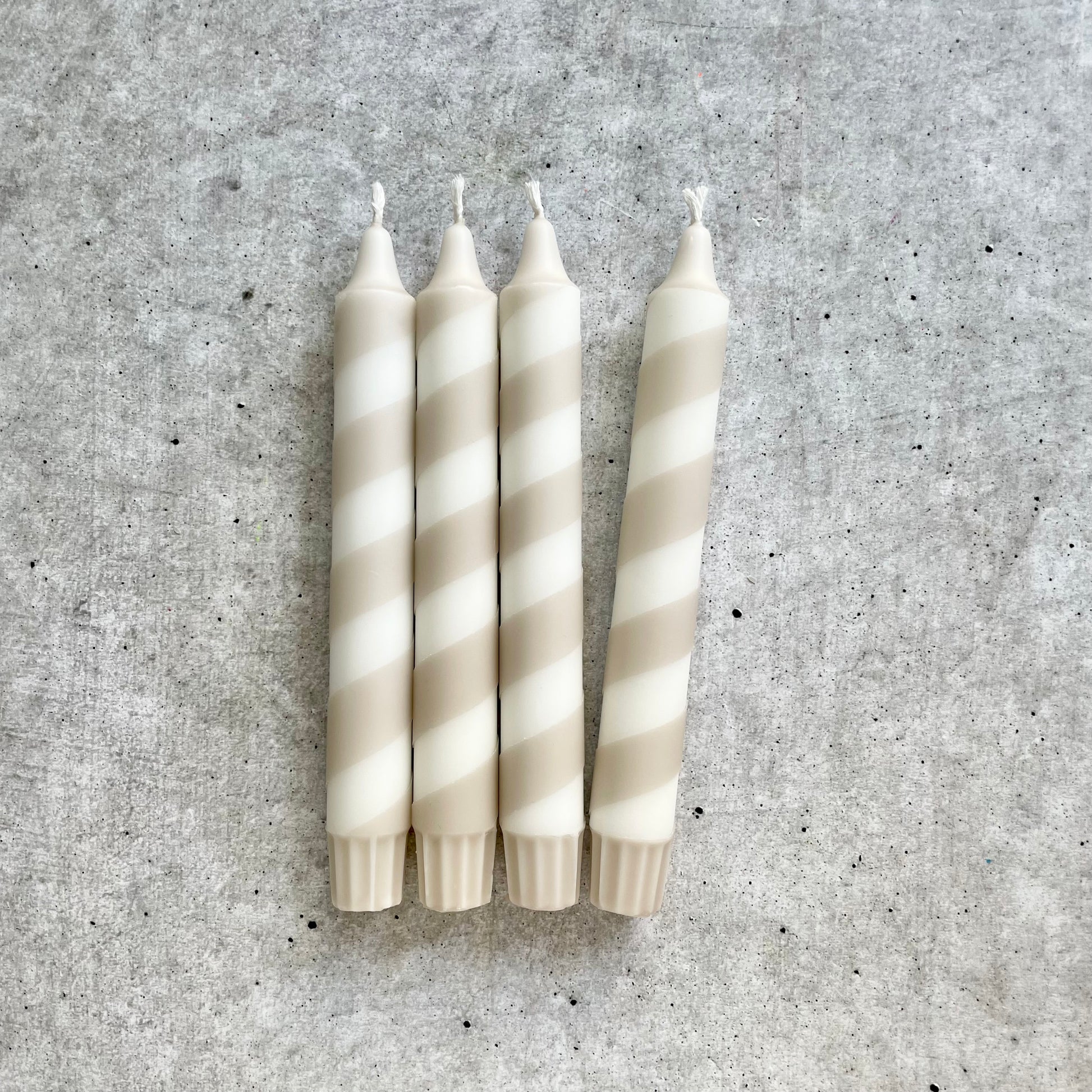 Dip Dye Kerzen Swirl Beige 4er Set – pastellfarbene Kerzen für Wohnraum- und Herbstdeko