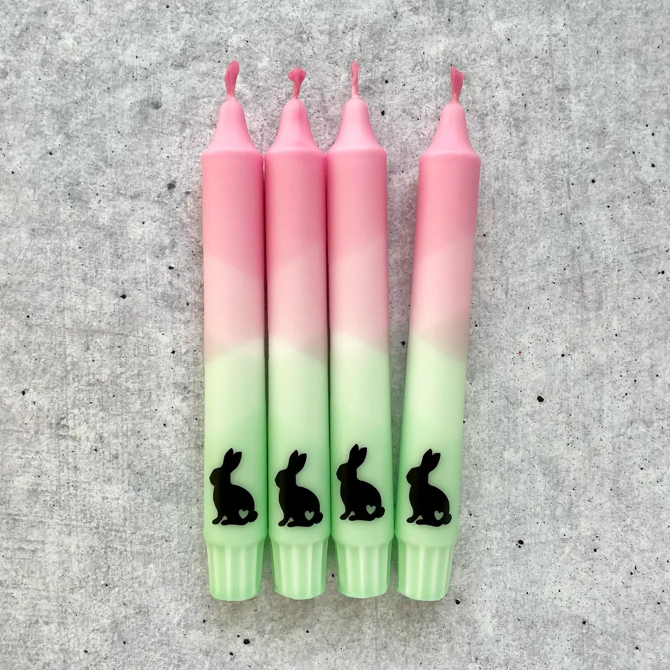 Osterkerze mit süßem Osterhasen als Geschenkidee zu Ostern