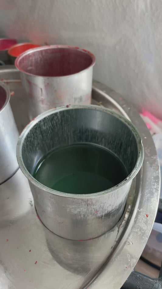 Olivegrüne Dip Dye Kerzen als Herbst- und Winterdekoration